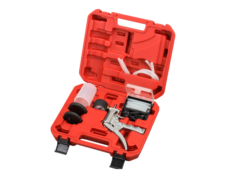 VACUUM PUMP/BRAKE BLEEDING KIT