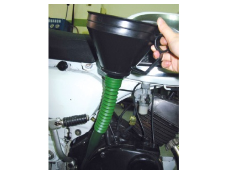 FUNNEL (PE HOSE) CAPACITY : 1200 CC