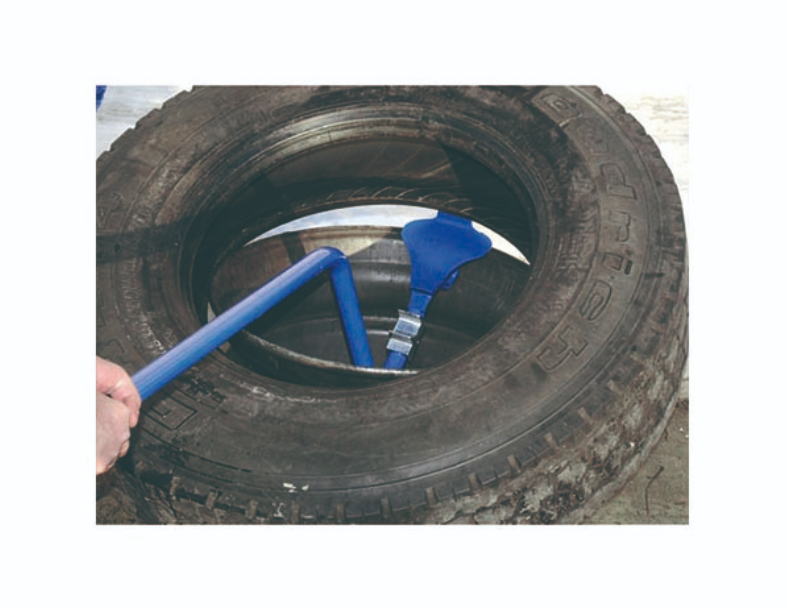 TRUCK TYRE DISASSEMBLY LEVER