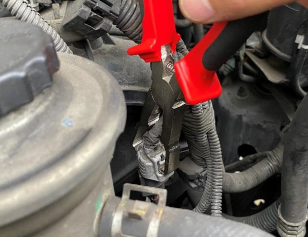 ELECTRICAL DISCONNECT PLIER