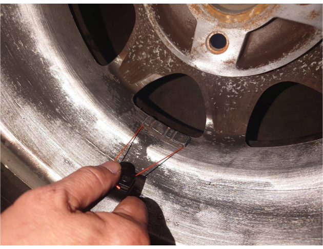 WHEEL BALANCING WEIGHT REMOVAL TOOL